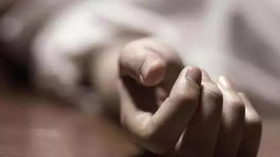 तकनीकी कर्मचारी आत्महत्या: बेटे की मौत से परिवार सदमे में, मां पटना एयरपोर्ट पर हुई बेहोश तकनीकी कर्मचारी आत्महत्या: बेटे की मौत से परिवार सदमे में, मां पटना एयरपोर्ट पर हुई बेहोश