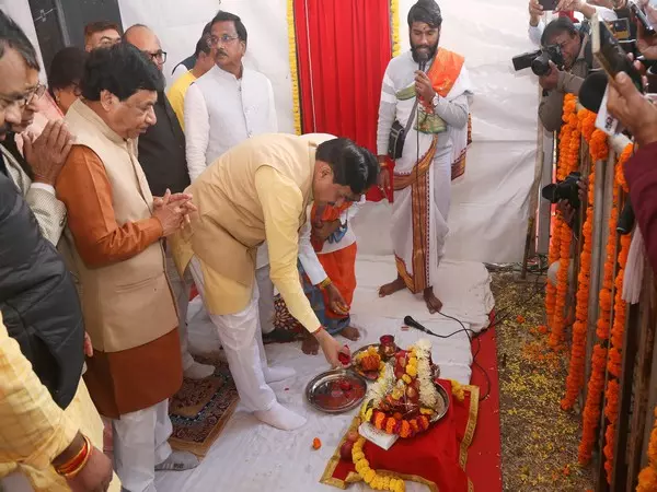 CM मोहन यादव ने उज्जैन में 91.76 करोड़ रुपये की लागत से बनने वाले फ्रीगंज रेलवे ओवरब्रिज का किया भूमिपूजन CM मोहन यादव ने उज्जैन में 91.76 करोड़ रुपये की लागत से बनने वाले फ्रीगंज रेलवे ओवरब्रिज का किया भूमिपूजन