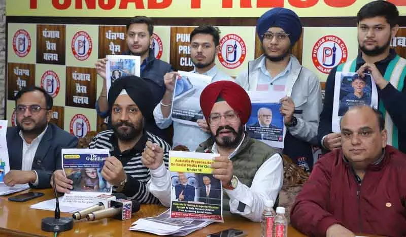 Coaching फेडरेशन ने 18 वर्ष से कम आयु के छात्रों के लिए स्मार्टफोन पर प्रतिबंध लगाने की मांग की Coaching फेडरेशन ने 18 वर्ष से कम आयु के छात्रों के लिए स्मार्टफोन पर प्रतिबंध लगाने की मांग की