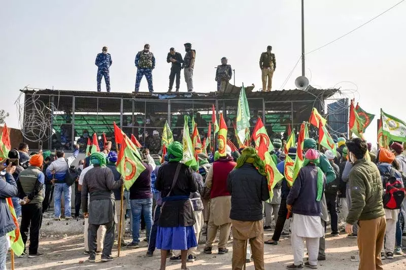 Punjab: विदेशों में रह रहे भारतीय किसान आंदोलन के लिए समर्थन जुटा रहे Punjab: विदेशों में रह रहे भारतीय किसान आंदोलन के लिए समर्थन जुटा रहे