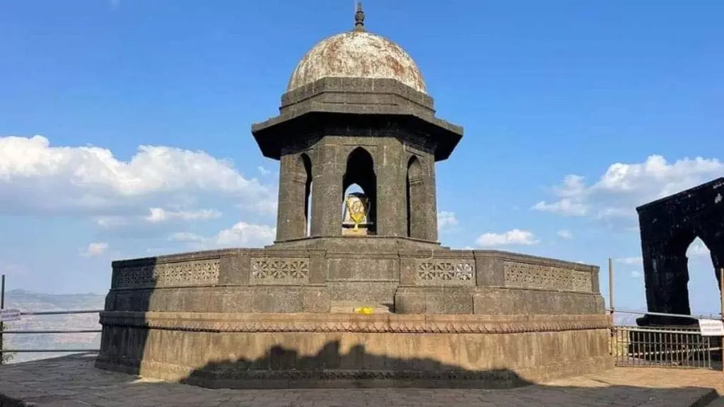 रायगढ़ किले अपडेट: पछाड़ में शिव सृष्टि के निर्माण की परियोजना में तेजी रायगढ़ किले अपडेट: पछाड़ में शिव सृष्टि के निर्माण की परियोजना में तेजी