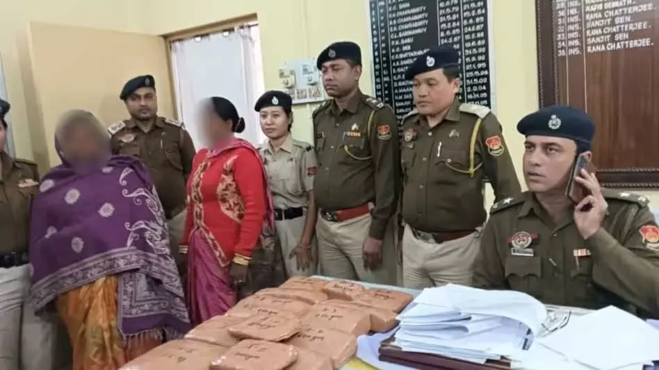 Tripura : अगरतला रेलवे स्टेशन पर एक लाख रुपये के गांजे के साथ दो महिलाएं गिरफ्तार Tripura : अगरतला रेलवे स्टेशन पर एक लाख रुपये के गांजे के साथ दो महिलाएं गिरफ्तार