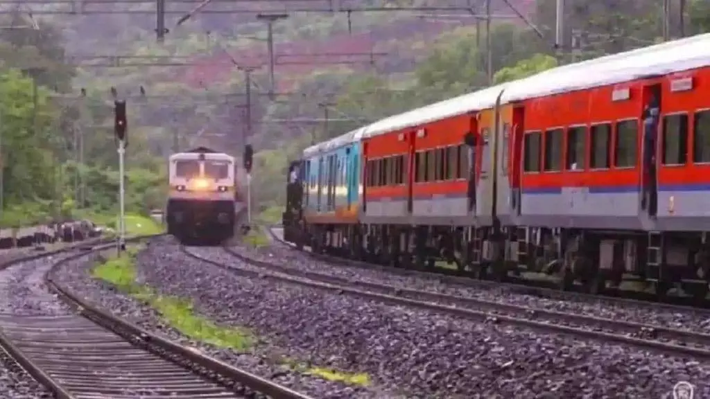 Maharashtra: कोंकण, गोवा के लिए विशेष ट्रेनें Maharashtra: कोंकण, गोवा के लिए विशेष ट्रेनें