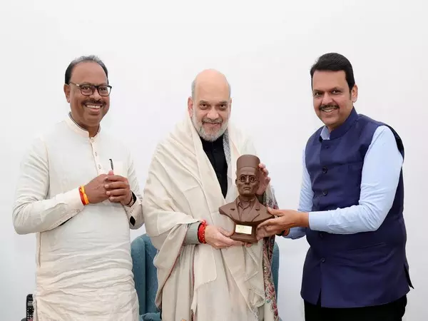 CM फड़णवीस ने दिल्ली में गृह मंत्री अमित शाह, केंद्रीय मंत्री JP नड्डा और नितिन गडकरी से मुलाकात की CM फड़णवीस ने दिल्ली में गृह मंत्री अमित शाह, केंद्रीय मंत्री JP नड्डा और नितिन गडकरी से मुलाकात की