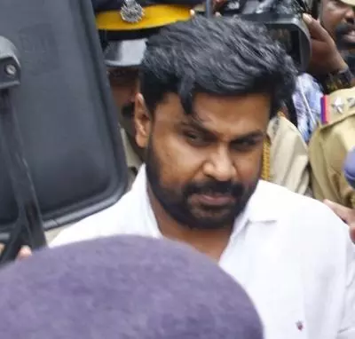 Kerala: अभिनेत्री अपहरण मामले में पीड़िता ने खुली अदालत में सुनवाई की मांग की Kerala: अभिनेत्री अपहरण मामले में पीड़िता ने खुली अदालत में सुनवाई की मांग की