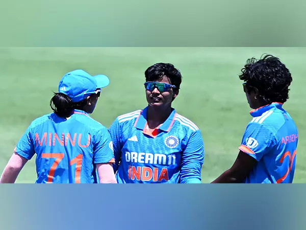 Australia के खिलाफ दूसरे वनडे में धीमी ओवर गति बनाए रखने के लिए भारत पर मैच फीस का 10% जुर्माना लगाया गया Australia के खिलाफ दूसरे वनडे में धीमी ओवर गति बनाए रखने के लिए भारत पर मैच फीस का 10% जुर्माना लगाया गया