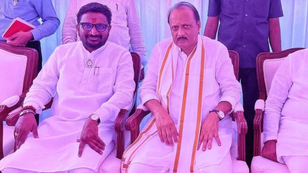 वित्त मंत्रालय को लेकर अजित पवार और अमोल मितकारी का महायुति पर हमला वित्त मंत्रालय को लेकर अजित पवार और अमोल मितकारी का महायुति पर हमला