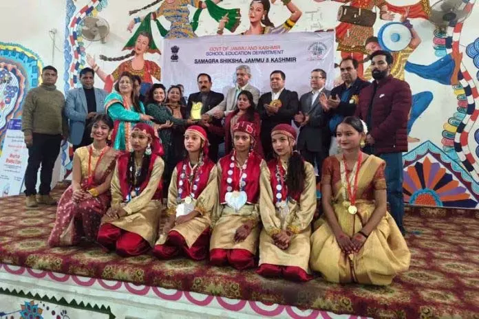 Jammu: समग्र शिक्षा द्वारा आयोजित भारतीय भाषा उत्सव 2024 का समापन Jammu: समग्र शिक्षा द्वारा आयोजित भारतीय भाषा उत्सव 2024 का समापन