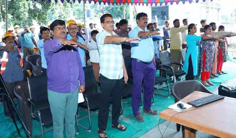 कर्मचारियों का मनोबल बढ़ाने के लिए SCCL की बहु-विभागीय टीम बैठकें कर्मचारियों का मनोबल बढ़ाने के लिए SCCL की बहु-विभागीय टीम बैठकें