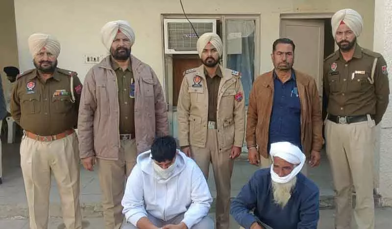 Amritsar: गोलीबारी और हत्या की कोशिश के आरोप में दो लोग गिरफ्तार Amritsar: गोलीबारी और हत्या की कोशिश के आरोप में दो लोग गिरफ्तार