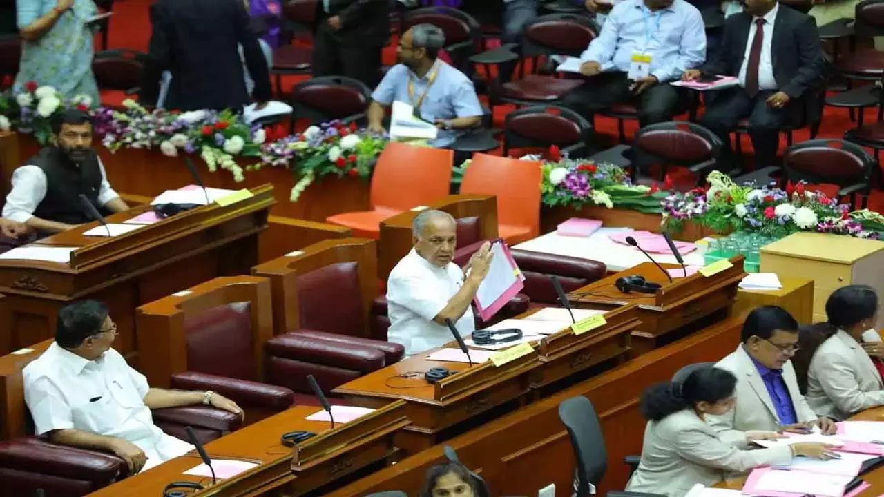 Karnataka ने मानसून से पहले झील सुरक्षा की समीक्षा की Karnataka ने मानसून से पहले झील सुरक्षा की समीक्षा की