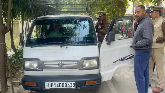 Ghaziabad : स्कूली छात्रों को ले जाने वाले 154 अनधिकृत वाहन ज़ब्त Ghaziabad : स्कूली छात्रों को ले जाने वाले 154 अनधिकृत वाहन ज़ब्त