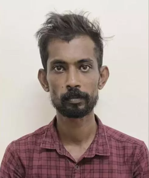 Alappuzha : नौकरी के नाम पर 5 लाख की ठगी, आरोपी पर मामला दर्ज Alappuzha : नौकरी के नाम पर 5 लाख की ठगी, आरोपी पर मामला दर्ज