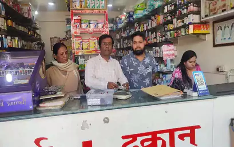 CG: 45 मेडिकल स्टोर पर औषधि विभाग ने मारा छापा, 15 दुकानों के लाइसेंस सस्पेंड CG: 45 मेडिकल स्टोर पर औषधि विभाग ने मारा छापा, 15 दुकानों के लाइसेंस सस्पेंड