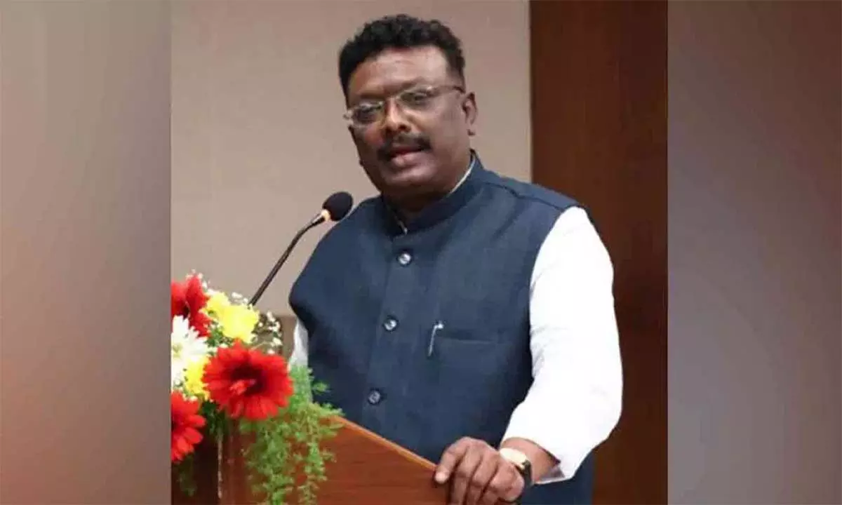 Dasju Shravan: आदिवासी किसान को हथकड़ी लगाने की जांच मेरे साथ धोखा Dasju Shravan: आदिवासी किसान को हथकड़ी लगाने की जांच मेरे साथ धोखा