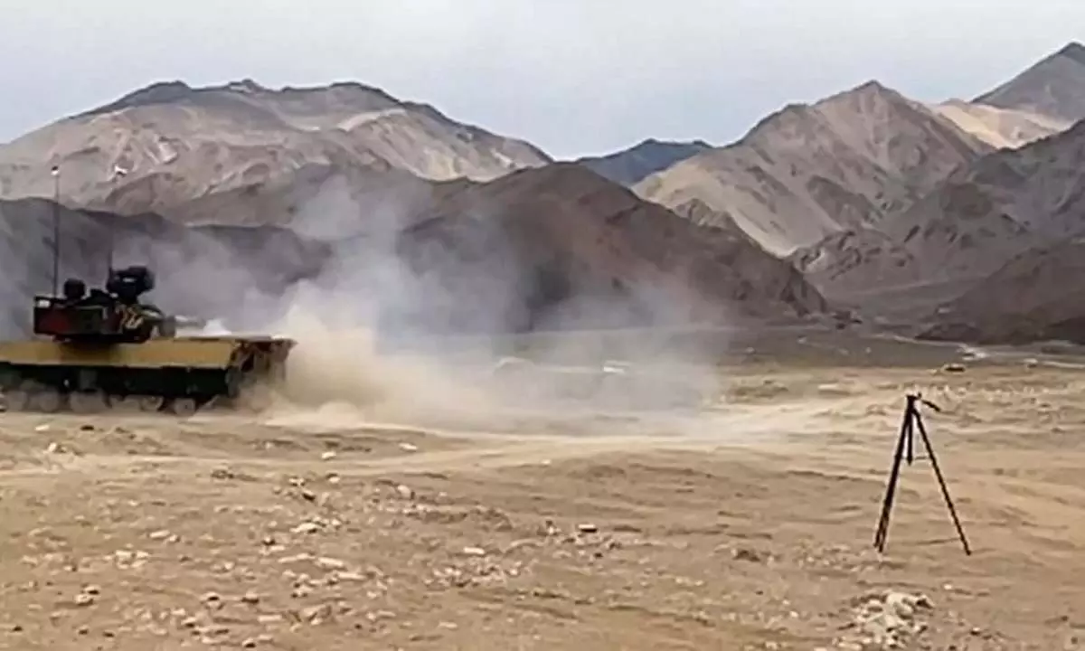 Indian लाइट टैंक ने उच्च ऊंचाई पर फायरिंग करके बड़ी उपलब्धि हासिल की Indian लाइट टैंक ने उच्च ऊंचाई पर फायरिंग करके बड़ी उपलब्धि हासिल की