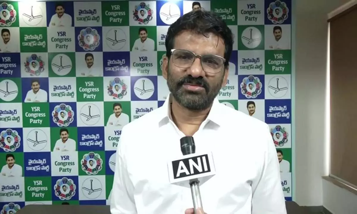 Vijayawada : नौकरियों में कटौती, शिक्षा सुधारों को लेकर MLC और चंद्रबाबू नायडू में ठनी Vijayawada : नौकरियों में कटौती, शिक्षा सुधारों को लेकर MLC और चंद्रबाबू नायडू में ठनी