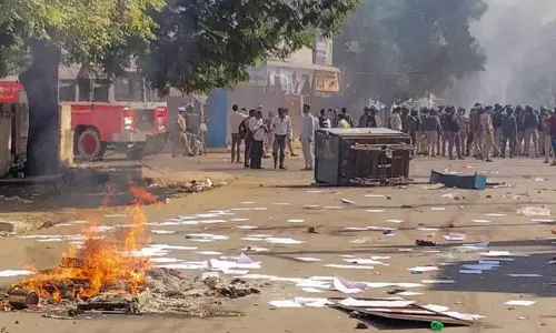 Parbhani violence: अंबेडकर प्रतिमा के अपमान के विरोध में 40 लोग गिरफ्तार Parbhani violence: अंबेडकर प्रतिमा के अपमान के विरोध में 40 लोग गिरफ्तार