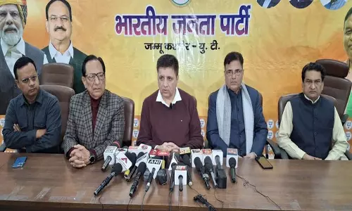 J&K: बांग्लादेश में हिंदुओं पर हमलों पर एनसी, पीडीपी चुप J&K: बांग्लादेश में हिंदुओं पर हमलों पर एनसी, पीडीपी चुप