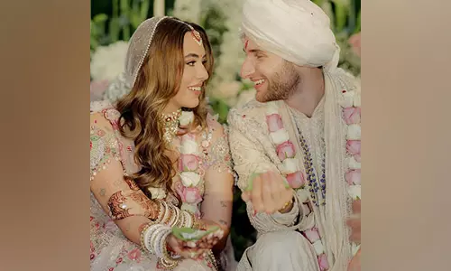 Aaliyah Kashyap ने शेन ग्रेगोइरे के साथ एक निजी समारोह में शादी की Aaliyah Kashyap ने शेन ग्रेगोइरे के साथ एक निजी समारोह में शादी की