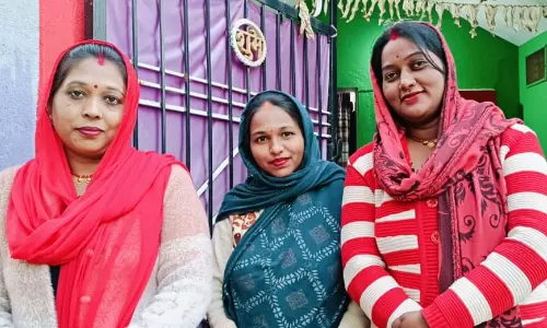 विष्णुदेव साय सरकार की उपलब्धियां, महतारी वन्दन योजना से लाखों महिलाओं की चेहरे में खिली खुशियां विष्णुदेव साय सरकार की उपलब्धियां, महतारी वन्दन योजना से लाखों महिलाओं की चेहरे में खिली खुशियां