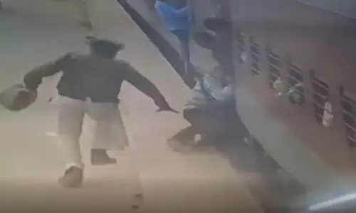 यात्री का हुआ मौत से आमना-सामना, वायरल हो रहा VIDEO