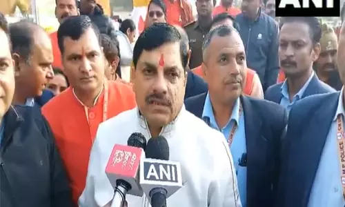 MP CM ने उज्जैन में योग शिविर में भाग लिया MP CM ने उज्जैन में योग शिविर में भाग लिया