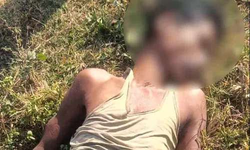 कार्यक्रम में गया था युवक, सड़क पर मिली लाश