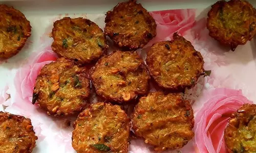 भरवां टीज़ल लौकी फ्रिटर्स रेसिपी