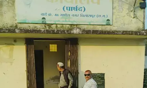 कांग्रेस पार्षद ने सरकारी भवन में किया कब्जा