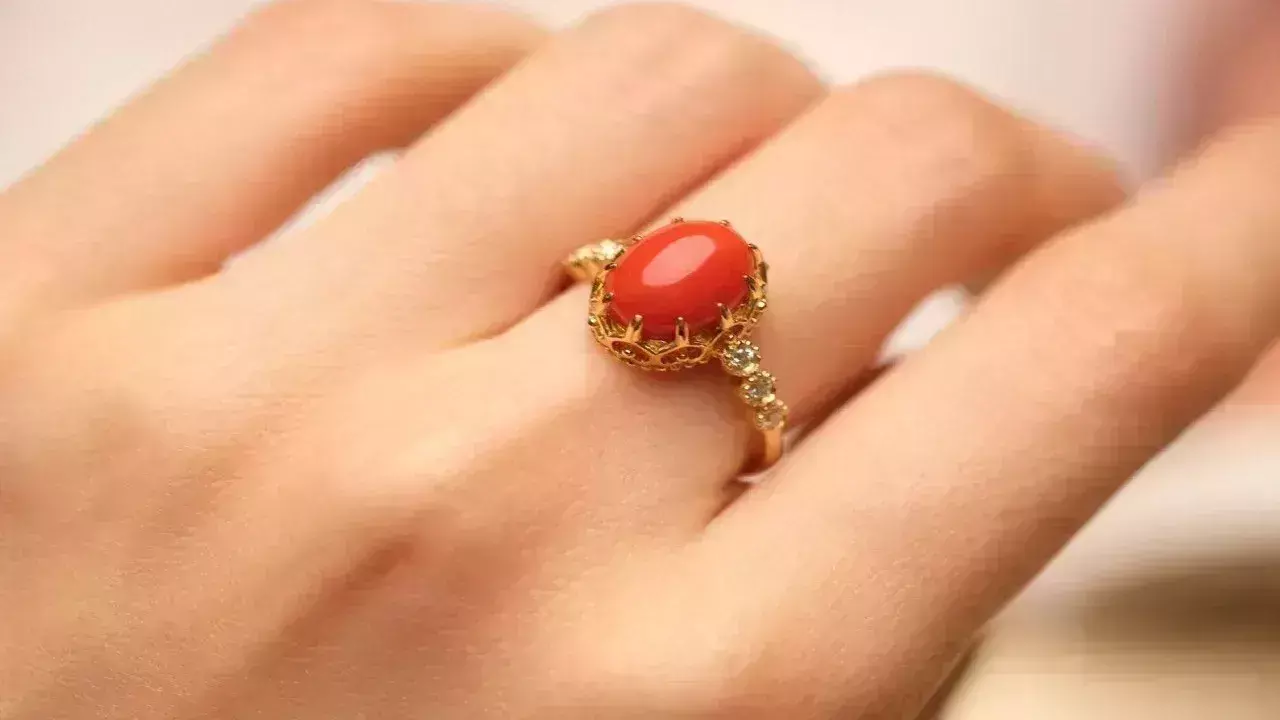 Gemstone Coral: पहन रखा है मूंगा रत्न, तो जान लें जरूरी नियम