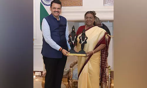 Maharashtra CM ने राष्ट्रपति मुर्मू और उपराष्ट्रपति धनखड़ से मुलाकात की