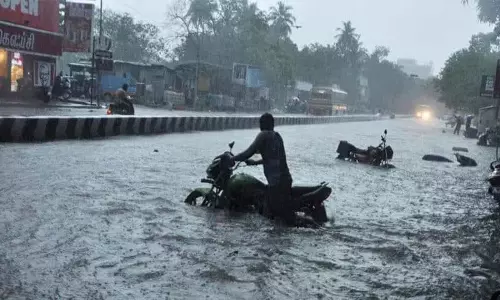 TN: तमिलनाडु में भारी बारिश से तबाही, कई जिलों में स्कूल बंद