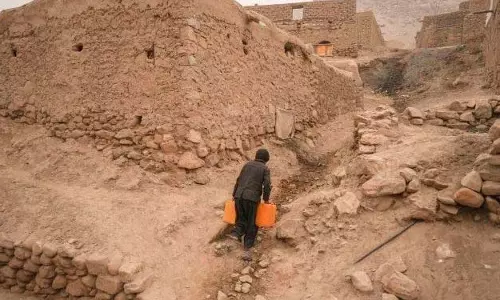अफ़गानिस्तान की राजधानी में विस्फोट में तालिबान शरणार्थी मंत्री की मौत अफ़गानिस्तान की राजधानी में विस्फोट में तालिबान शरणार्थी मंत्री की मौत