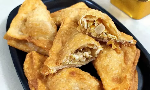 अंडा समोसा जरूर ट्राई करे अंडा समोसा जरूर ट्राई करे