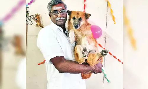 Kerala : अलप्पुझा के कुत्ते के मालिक ने अपने प्यारे पालतू जानवर का अंतिम संस्कार किया Kerala : अलप्पुझा के कुत्ते के मालिक ने अपने प्यारे पालतू जानवर का अंतिम संस्कार किया