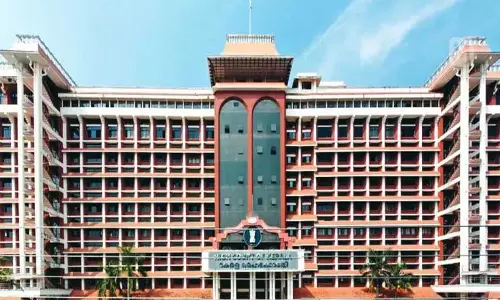 Kerala हाईकोर्ट ने स्थानीय निकाय सचिवों से कहा Kerala हाईकोर्ट ने स्थानीय निकाय सचिवों से कहा