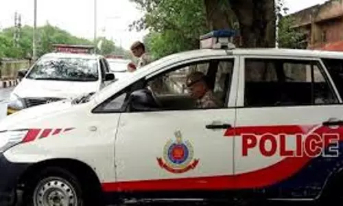 New Delhi: दिल्ली पुलिस की पीसीआर यूनिट बनी जीवनरक्षक New Delhi: दिल्ली पुलिस की पीसीआर यूनिट बनी जीवनरक्षक