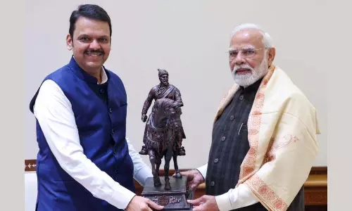 मोदी को छत्रपति शिवाजी की प्रतिकृति उपहार में दी गई: देवेंद्र फड़नवीस मोदी को छत्रपति शिवाजी की प्रतिकृति उपहार में दी गई: देवेंद्र फड़नवीस