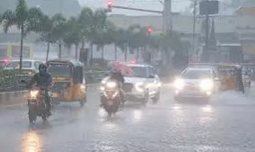 भारी बारिश के कारण तमिलनाडु के 20 जिलों के स्कूलों में छुट्टी घोषित भारी बारिश के कारण तमिलनाडु के 20 जिलों के स्कूलों में छुट्टी घोषित
