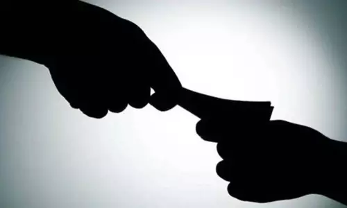 रिश्वत मामले में पूछताछ के लिए सतारा जिला सत्र न्यायाधीश को हिरासत में