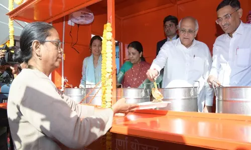 Gujarat CM ने अहमदाबाद में श्रमिक सविखा केंद्र का शुभारंभ किया