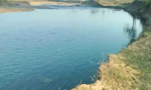 Tokiyan में ढहे तटबंध से ग्रामीणों और कृषि भूमि को खतरा Tokiyan में ढहे तटबंध से ग्रामीणों और कृषि भूमि को खतरा