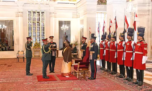 राष्ट्रपति ने नेपाल के सेनाध्यक्ष को भारतीय सेना के जनरल की मानद रैंक से सम्मानित किया