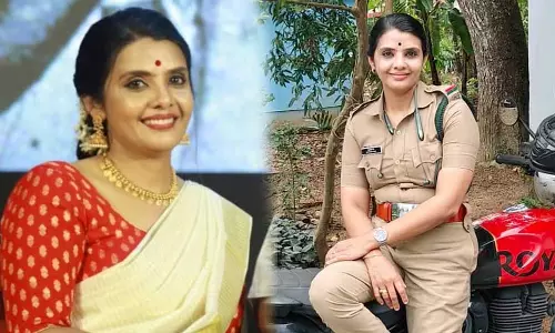 Kerala की महिला वन अधिकारी ने 5 साल में 500 सांप पकड़कर बनाया Kerala की महिला वन अधिकारी ने 5 साल में 500 सांप पकड़कर बनाया