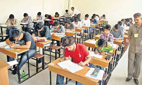 Cyberabad police ने ग्रुप-II परीक्षा के लिए सख्त नियम लागू किए Cyberabad police ने ग्रुप-II परीक्षा के लिए सख्त नियम लागू किए