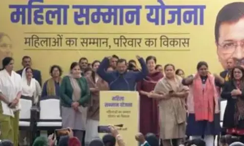 Delhi: अरविंद केजरीवाल की घोषणा, दिल्ली चुनाव के बाद महिलाओं को हर महीने मिलेंगे 2,100 रुपये Delhi: अरविंद केजरीवाल की घोषणा, दिल्ली चुनाव के बाद महिलाओं को हर महीने मिलेंगे 2,100 रुपये