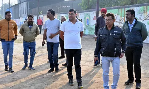 श्रमदान से शुरुआत करके वार्डो में जाकर खुद पानी की गुणवत्ता के बारे में जानकारी प्राप्त की आयुक्त पाण्डेय ने श्रमदान से शुरुआत करके वार्डो में जाकर खुद पानी की गुणवत्ता के बारे में जानकारी प्राप्त की आयुक्त पाण्डेय ने