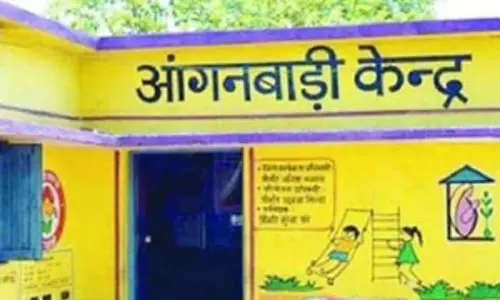 योगी सरकार की पहल, आधुनिक सुविधाओं से लैस हो रहे आंगनबाड़ी केंद्र योगी सरकार की पहल, आधुनिक सुविधाओं से लैस हो रहे आंगनबाड़ी केंद्र