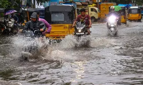 Tamil Nadu में चेन्नई समेत 10 जिलों में भारी बारिश का पूर्वानुमान, आज स्कूलों में छुट्टी घोषित